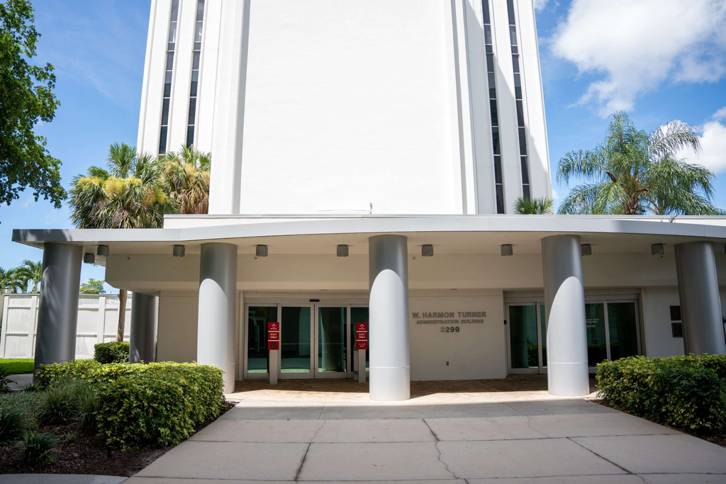 South Naples Citrus Grove Rezoning Draws Extensive Public Comment at County Commission Meeting